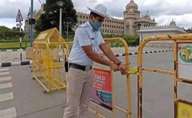 Karnataka Govt Mulls Lifting Lockdown Curbs In A Phased Manner - Sakshi