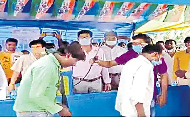 BJP Workers Cleaned With Sanitiser While Joining In TMC In Bengal - Sakshi