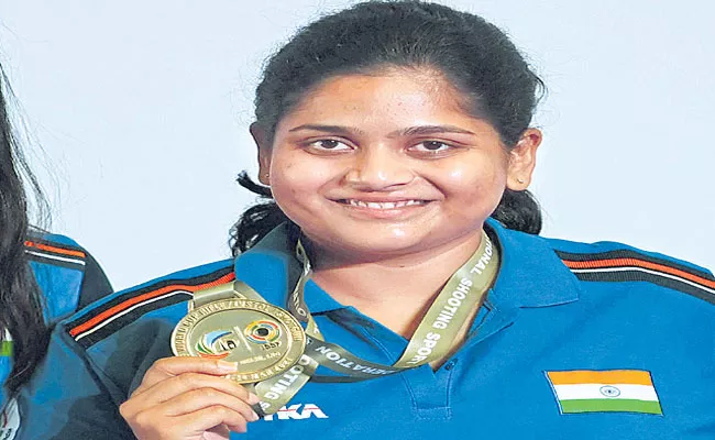 Rahi Sarnobat wins gold medal in womens 25meters pistol event - Sakshi