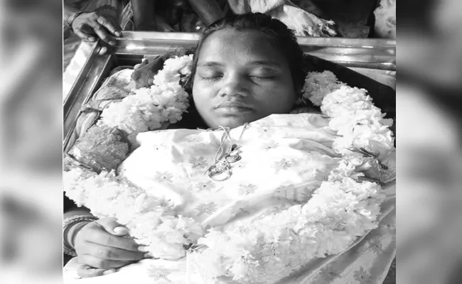 Khammam: Pregnent Lady Dies After Given Birth, Infant Also Died - Sakshi