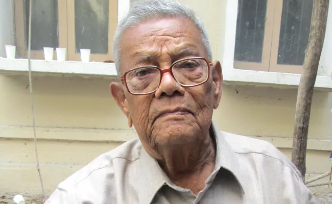 Eminent writer Kalipatnam Ramarao passed  away - Sakshi