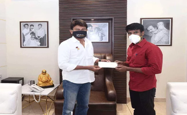 Comedian Soori Donates Rs 10 lakh To TN CM COVID Relief Fund - Sakshi