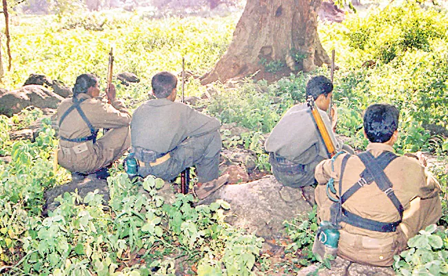 Coronavirus: Twelve Senior Maoists Affected Covid Over Ceasefire - Sakshi