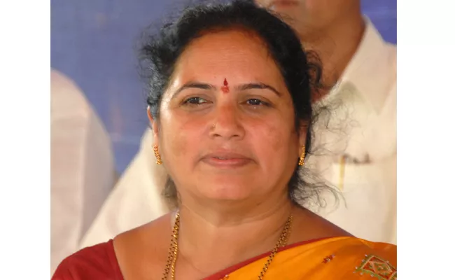 Former MLA Shobha Haimavathi Resigns To TDP - Sakshi