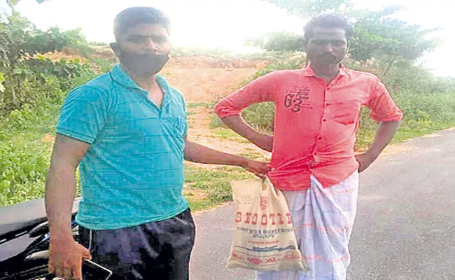 Police Arrested A Man Who carrying Country Bombs - Sakshi