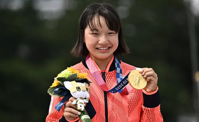 Japanese Nishiya Becomes First Women's Olympic Skateboard Champion - Sakshi