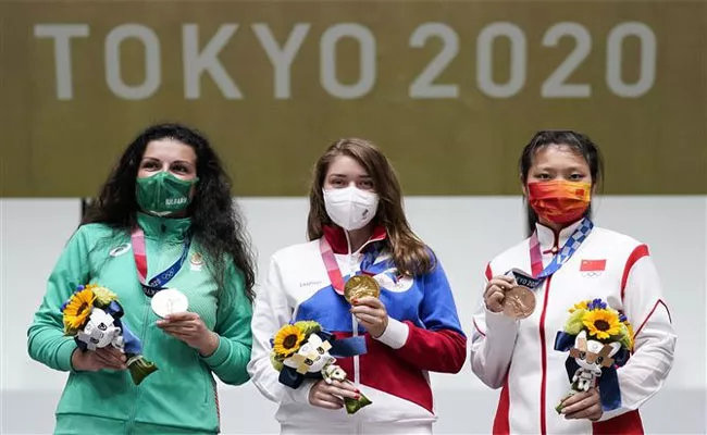Tokyo Olympics: Medal Winning Athletes Allowed 30 Second Smile For Photo Op With Out Masks - Sakshi