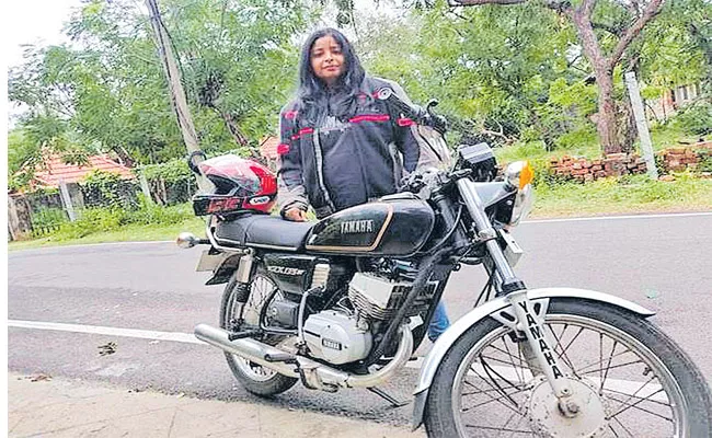 Chennai Women Quit MNC Job And Opened Motor Heads Mechanic Garage - Sakshi