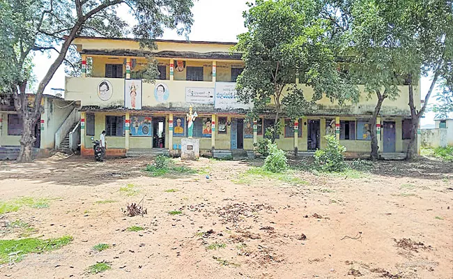 No Space to Play in 25 Percent Telangana Schools - Sakshi