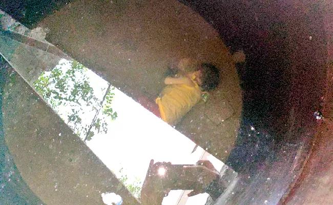 New Born Baby Found Dead In Water Tank Suspiciously In Eluru Town - Sakshi