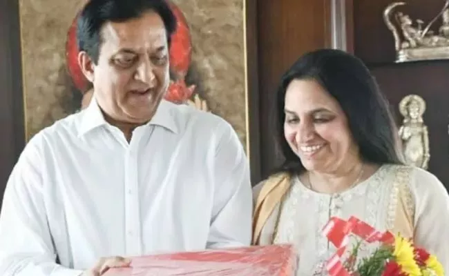Rana Kapoor Wife Bindu Crores Worth Gifts Property To Grand Son - Sakshi