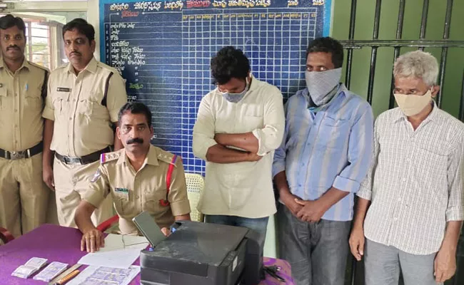 Man Arrested For Fake Money Printing Guntakal - Sakshi