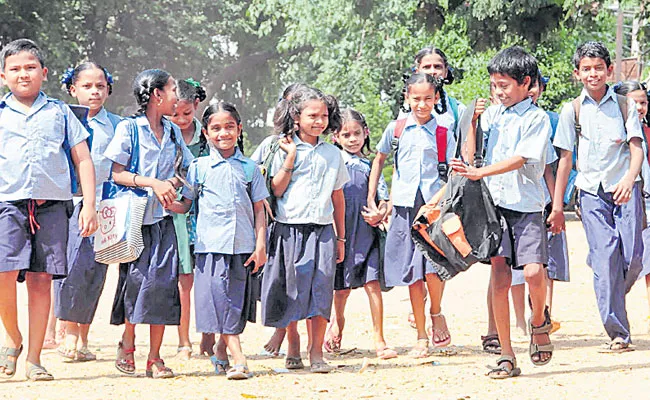 Sambasiva Reddy Aluru Opinion on Private Schools Fees in Andhra Pradesh - Sakshi