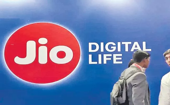 Reliance Jio sucessfully completes five years - Sakshi
