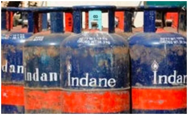 Commercial Gas Cylinder Price Hiked In India - Sakshi