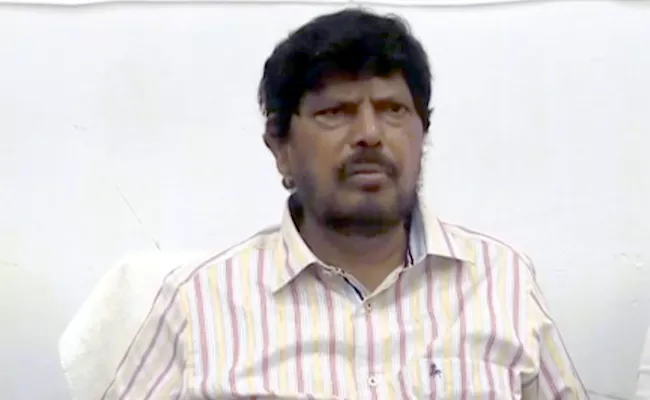 Union Minister Ramdas Athawale Comments On Congress Party - Sakshi
