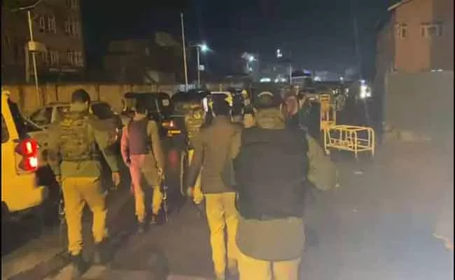 Terrorist Kill 2 Non Local Labours In Jammu Kashmir - Sakshi