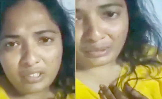 Police Brutally Attack On Woman In Karimnagar - Sakshi