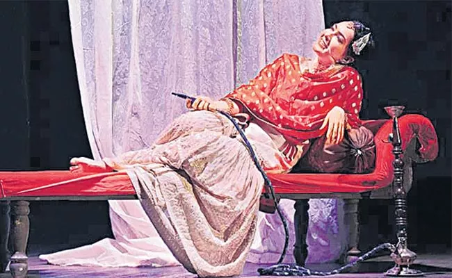 Arpita Mukherjee In Gauhar Jaan Role Bring Her On Stage Impressive - Sakshi