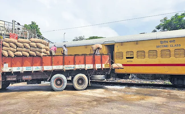 Record cargo exports from Vijayawada - Sakshi