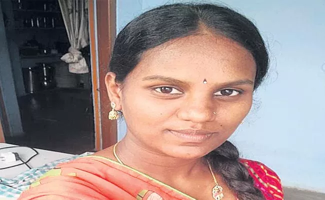 Married Woman Commits Suicide In Hyderabad Over Conflicts - Sakshi