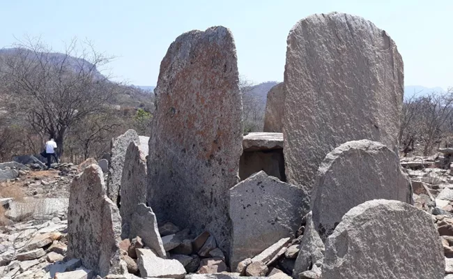 Massive Stone Age Megalithic Burial Site Found At Kadapa District - Sakshi
