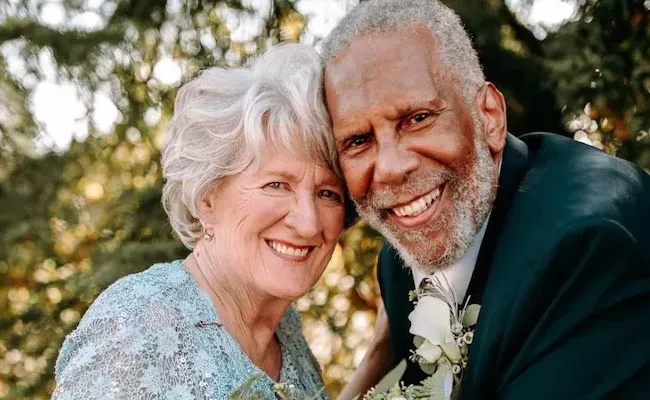 Viral: Elderly Couple Married After Meeting Online Pandemic - Sakshi