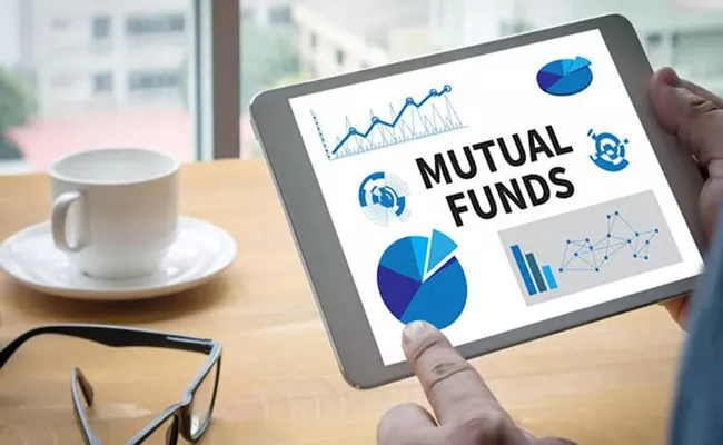 Equity mutual funds attract Rs 40,000 cr in September quarter - Sakshi