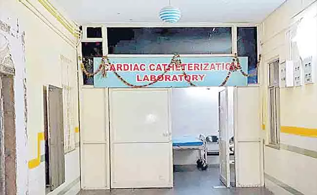 Hyderabad: Doctors Negligence In Cardiology Equipment Issue In Gandhi Hospital - Sakshi