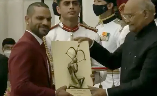 Indian cricketer Shikhar Dhawan honoured with Arjuna Award by President Ram Nath Kovind - Sakshi