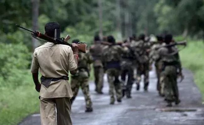 Maharashtra: Maoist Killed In Police Encounter In Gadchiroli  - Sakshi