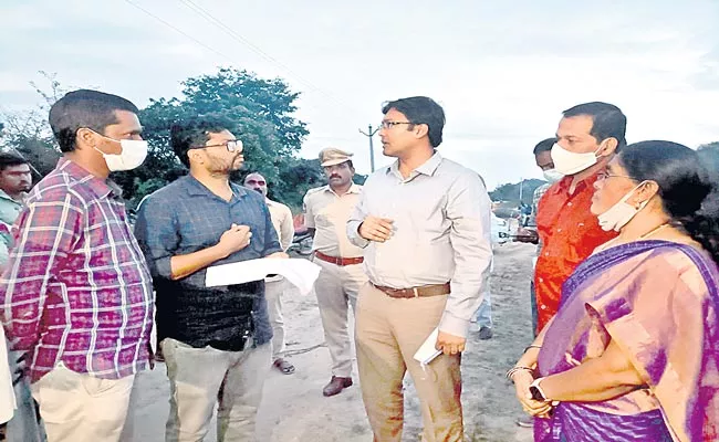 Medak District Collector Harish Examined The Land Survey Of Achampet - Sakshi