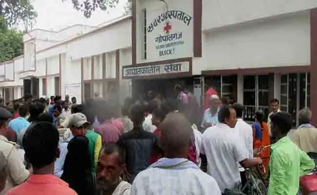 Liguor Tragedy At West Champaran In Bihar - Sakshi