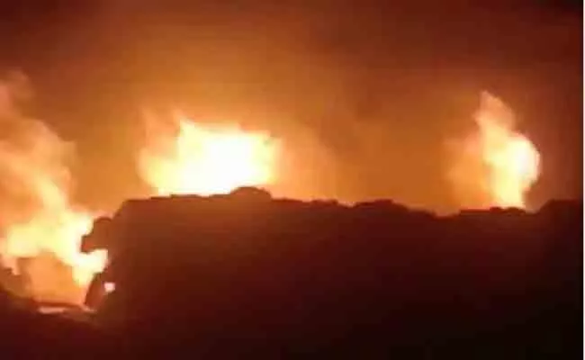 Massive Fire Accident At Valsad Paper Mill In Gujarat - Sakshi