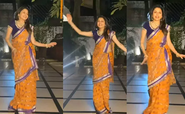 Bhagyashree Dancing Video Viral Tittar Bittar From Son Abhimanyu Dassani Movie - Sakshi
