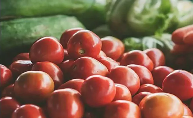 Vegetable Price Today Price Of Tomato Drops In Visakapatanam - Sakshi