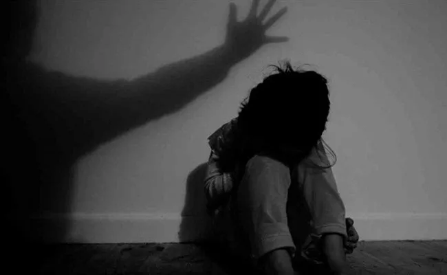 Man Attempt To Molested On 6 Year Old Girl In Nalgonda - Sakshi
