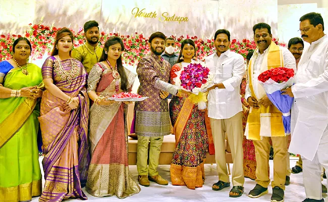 CM YS Jagan Attends YSRCP MLA Maddala Giri Son Wedding In Guntur - Sakshi