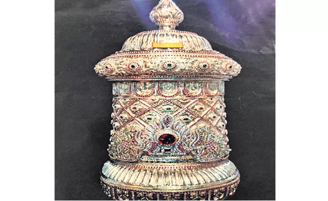 1 50 Crore Soon Diamond Crown For The Annavaram Satyadeva - Sakshi