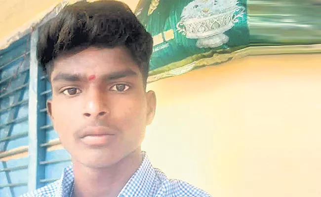 Young Man Deceased in Road Accident at Tekkali Srikakulam - Sakshi