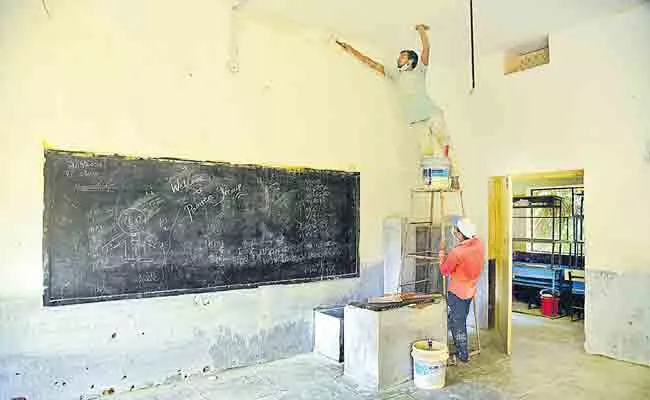 Telangana To Modernise 9123 Schools Under Phase I Of Mana Ooru-Mana Badi - Sakshi