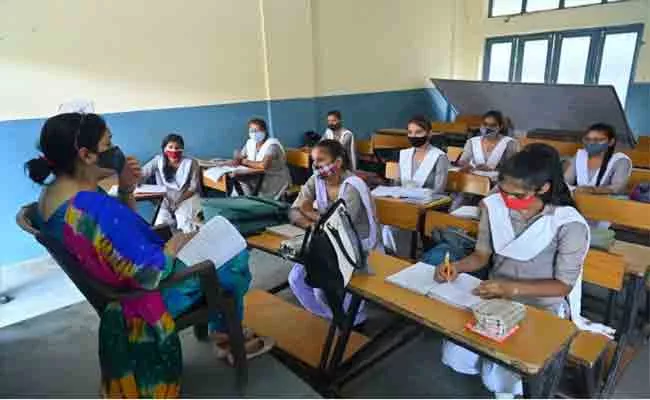 Schools, Colleges to Reopen on Feb 1 in Tamil Nadu - Sakshi