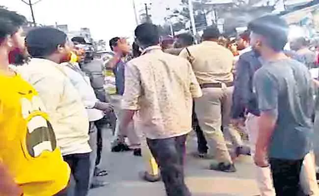 Gang War Between Two Groups In Hyderabad - Sakshi