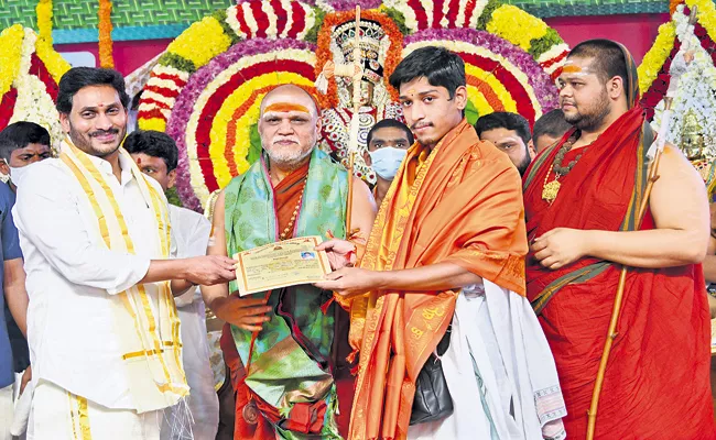 CM Jagan Attended Visakha Sarda Peetha Anniversaries visits temples - Sakshi
