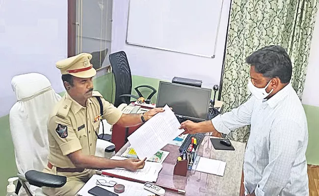 Udayakumar Reddy says CBI Officers Harassing about YS Viveka Case - Sakshi