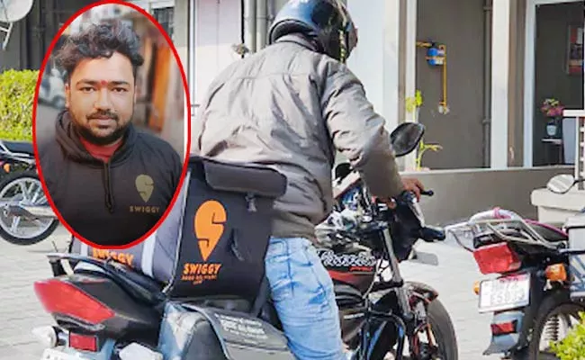 Swiggy Delivery Boy Saves Mumbai Man Life Viral - Sakshi