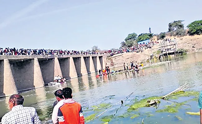 Nine People Die After Car Falls Off Mini Bridge On Chambal River - Sakshi