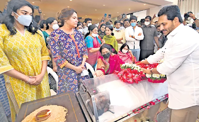 YS Jagan Expresses Grief Over Death Of Minister Gowtahm Reddy - Sakshi
