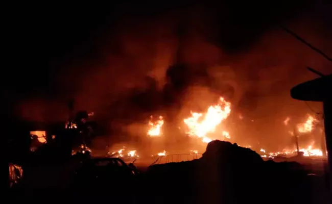 Massive Fire Broke Out in Delhis Gokulpuri Area 7 Dispatch - Sakshi