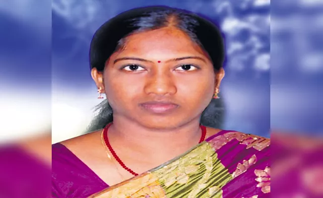 HYD: Woman Doctor Commits Suicide Due To Husband Extra Dowry Harassment - Sakshi